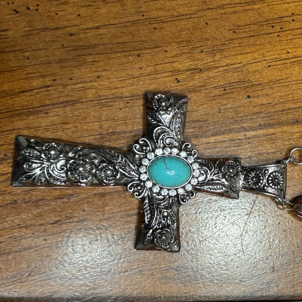Women’s cross necklace